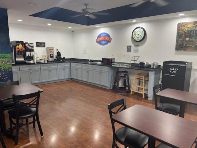 莱克兰贝蒙特套房酒店 外观 照片