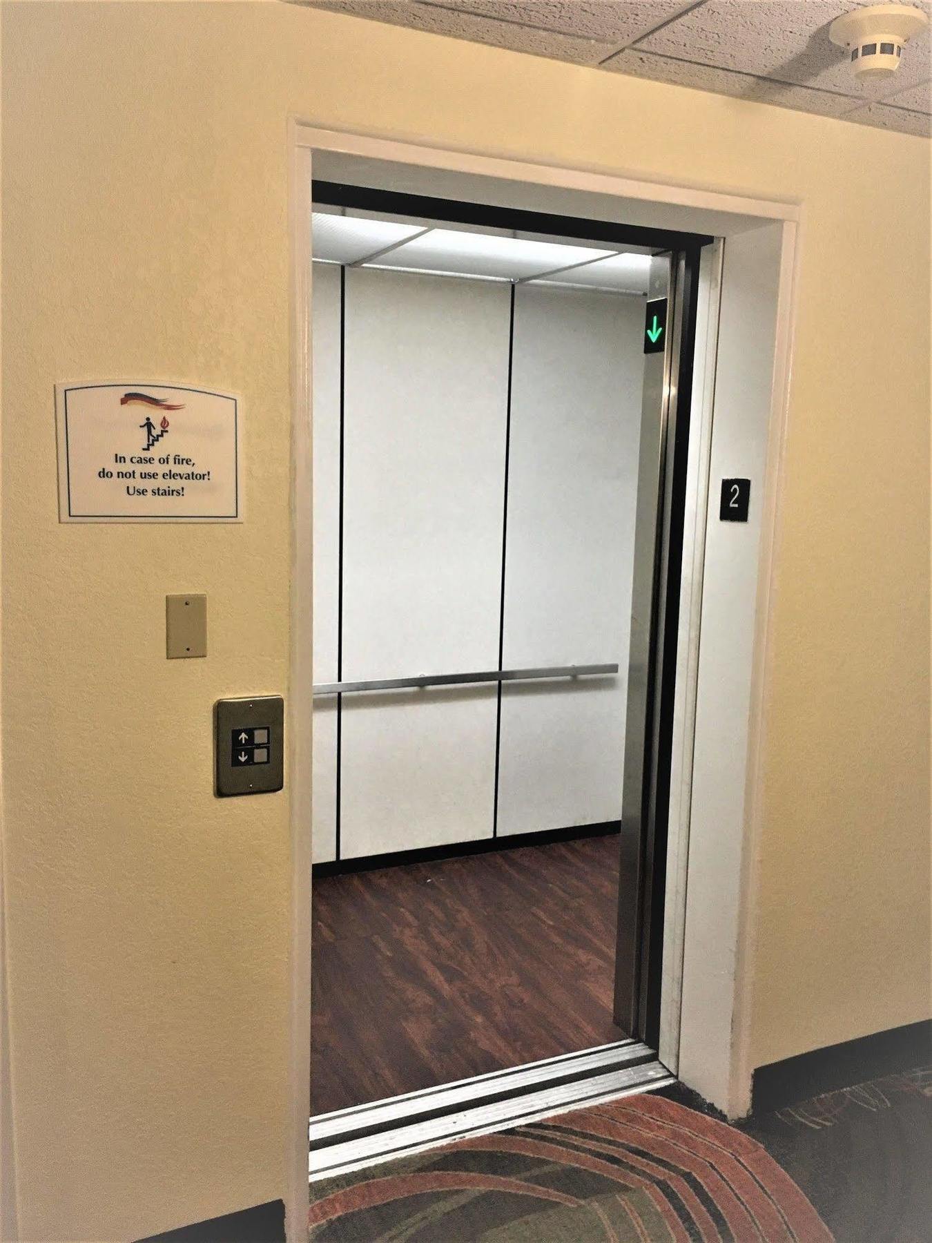 莱克兰贝蒙特套房酒店 外观 照片